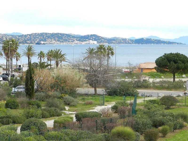 Hotel Les Marines Du Roussillon Gassin 2*,  Francia